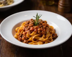 Tagliatelle alla bolognese — Il Vesuvio Gex